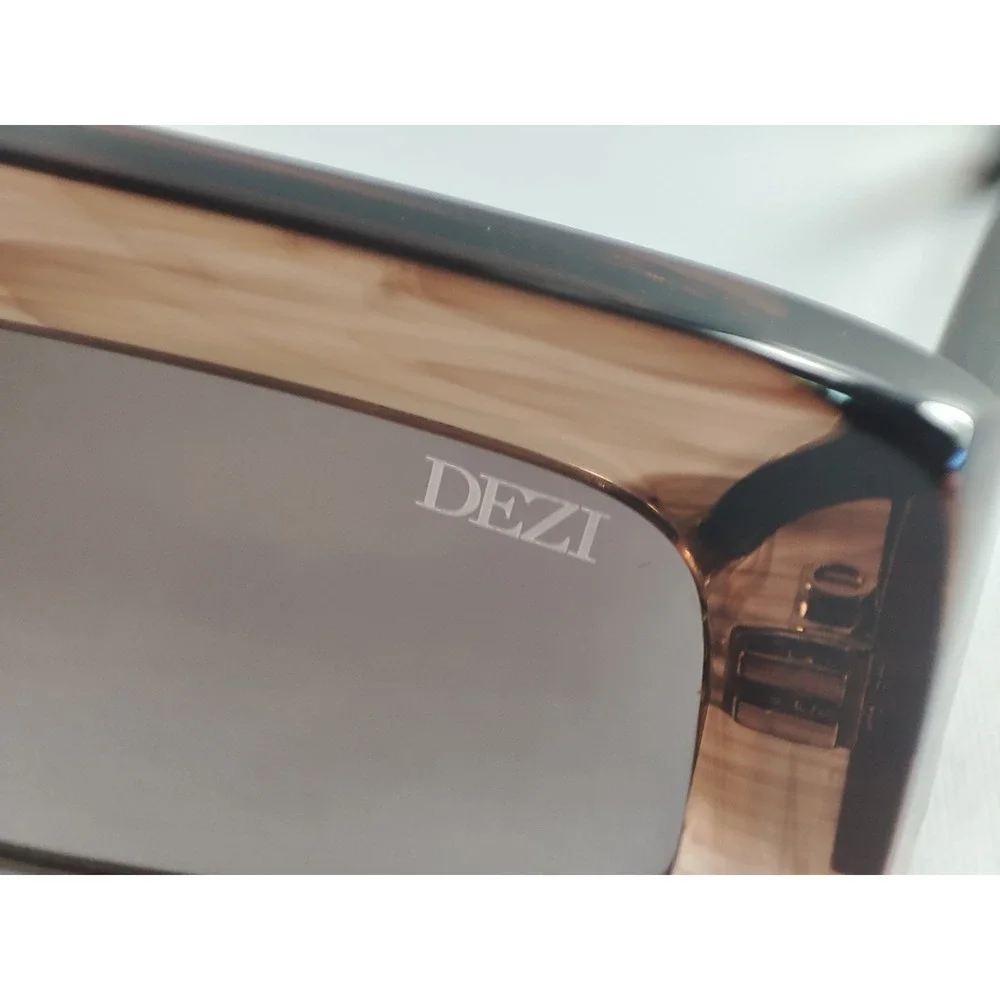 DEZI Read the Room‎ Sunglasses Toffee Brown Rectangular Desi Perkins Excellent